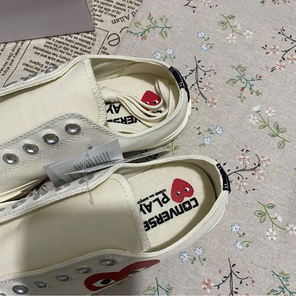 Comme des Garcons PLAY x Converse Low Top Sneakers - Picture 4 of 10